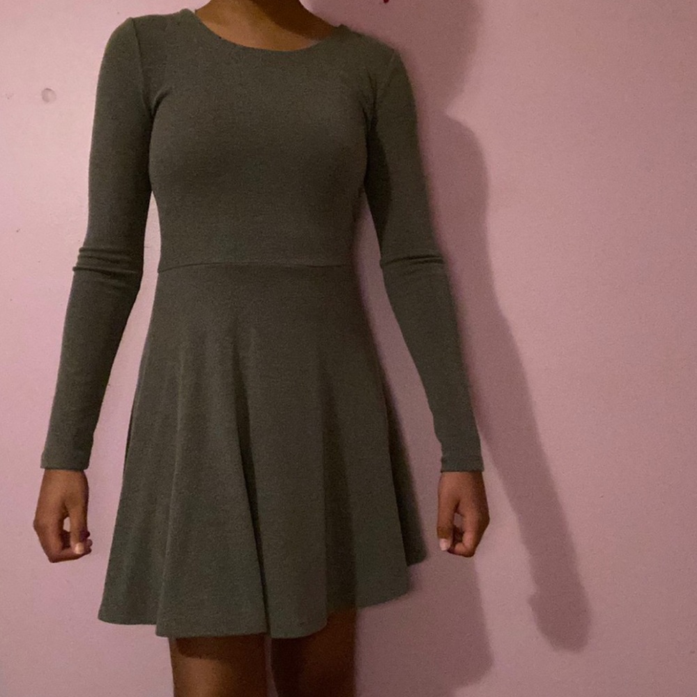💕🎉HP💕🎉Forever 21 Long Sleeve Olive Green Skater Dress